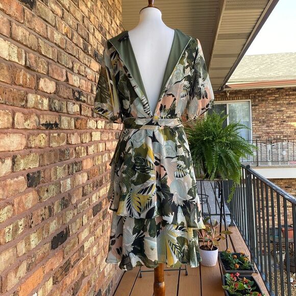 Tahari Floral Print Short Sleeve Tiered Fit&Flare Dress - Picture 5 of 6